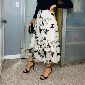 ⚠️‼️Elegant Black and White-cream  Butterfly Skirt⚠️‼️